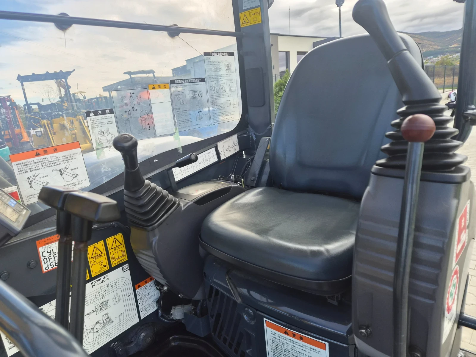 Багер Komatsu PC38UU-5, снимка 11 - Индустриална техника - 56702833