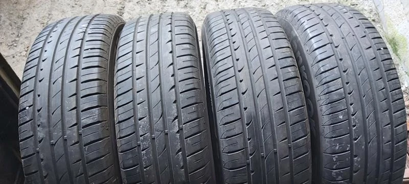 Гуми Летни 215/70R16, снимка 1 - Гуми и джанти - 35136927