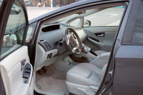Toyota Prius Обновена батерия светъл салон - 12500 лв. - 52638738 6