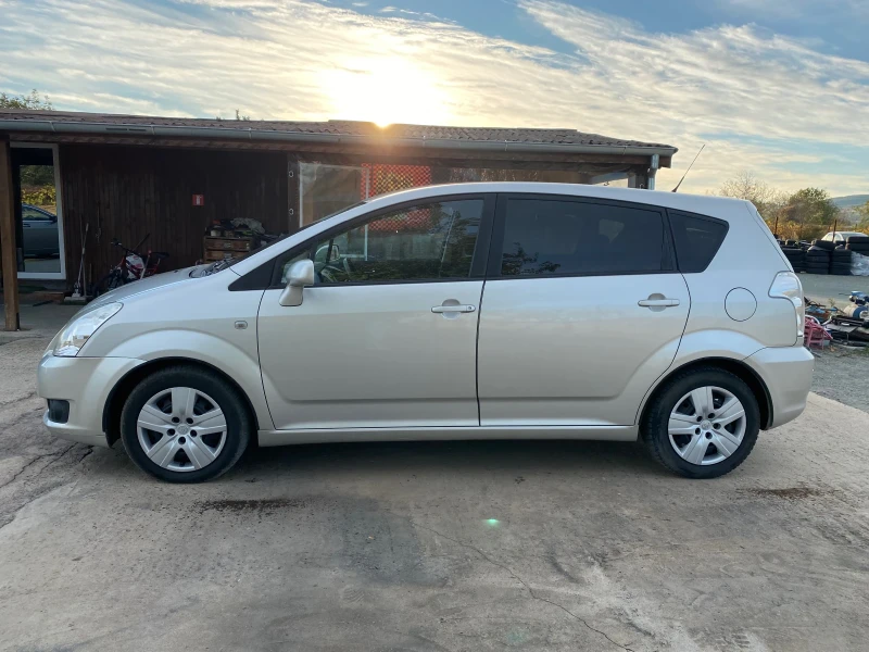 Toyota Corolla verso 2.2 d4d, снимка 4 - Автомобили и джипове - 47632973