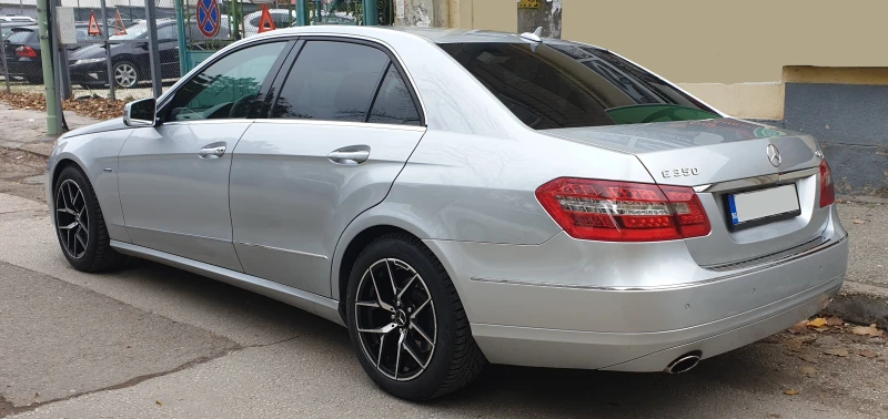 Mercedes-Benz E 350 BlueEFFICIENCY, снимка 5 - Автомобили и джипове - 52086852