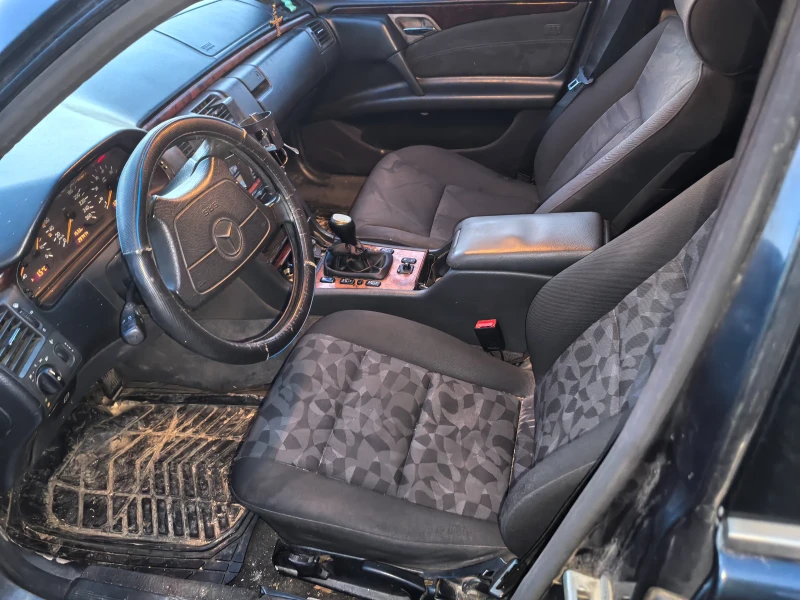 Mercedes-Benz E 200, снимка 7 - Автомобили и джипове - 53166943