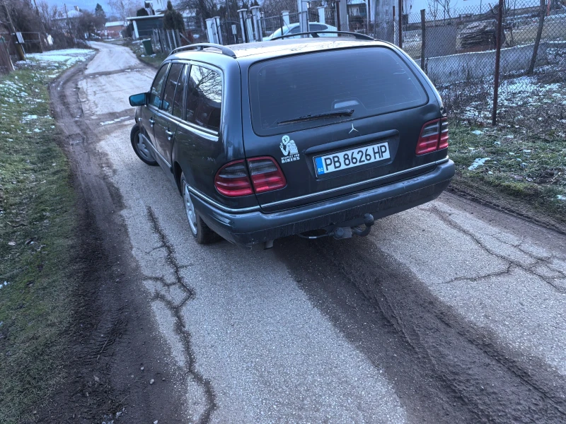 Mercedes-Benz E 200, снимка 4 - Автомобили и джипове - 53166943
