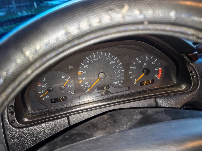 Mercedes-Benz E 200, снимка 8 - Автомобили и джипове - 53166943