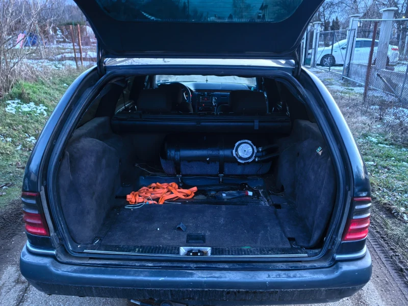 Mercedes-Benz E 200, снимка 5 - Автомобили и джипове - 53166943