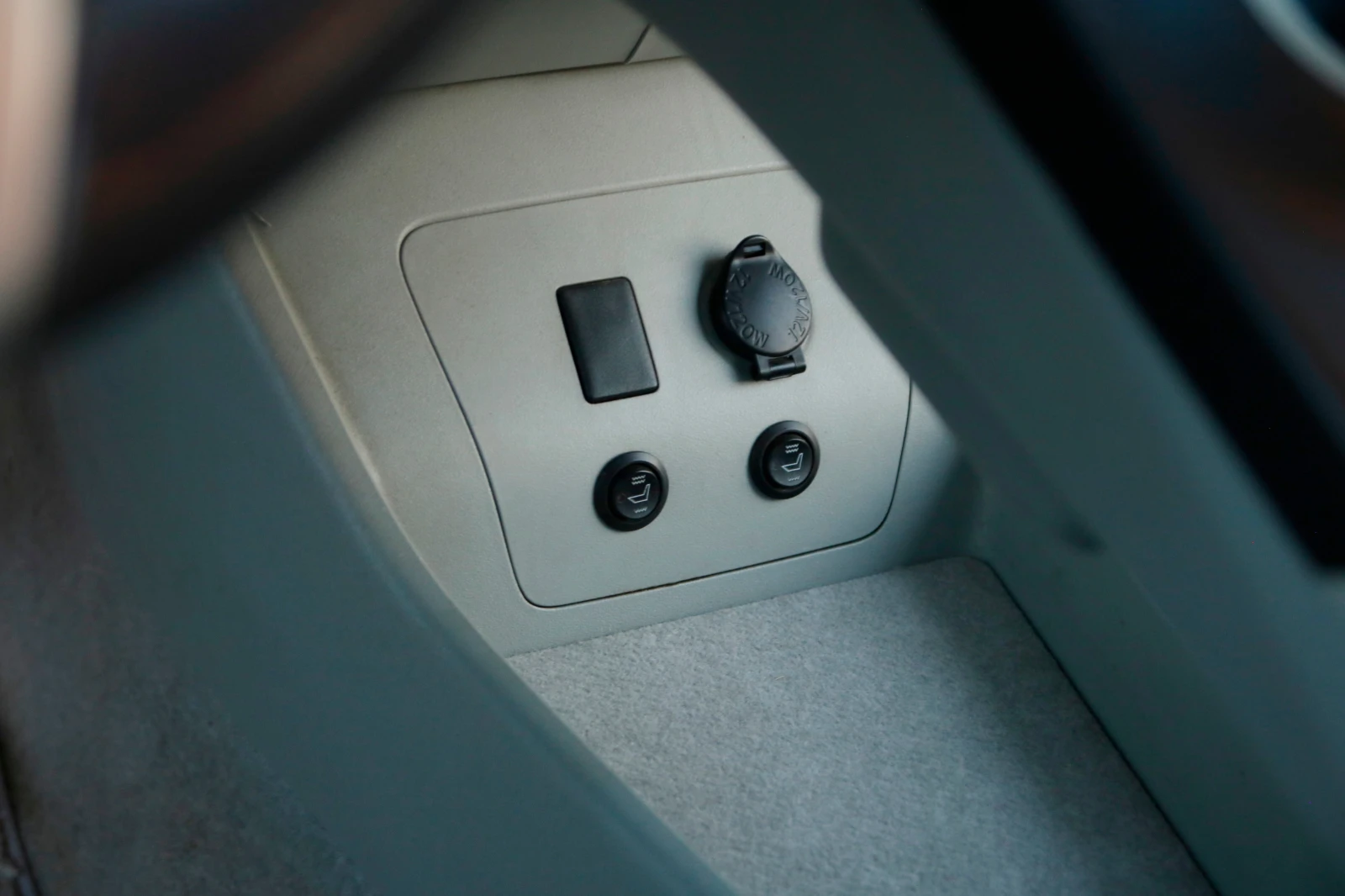 Toyota Prius Обновена батерия светъл салон - изображение 9