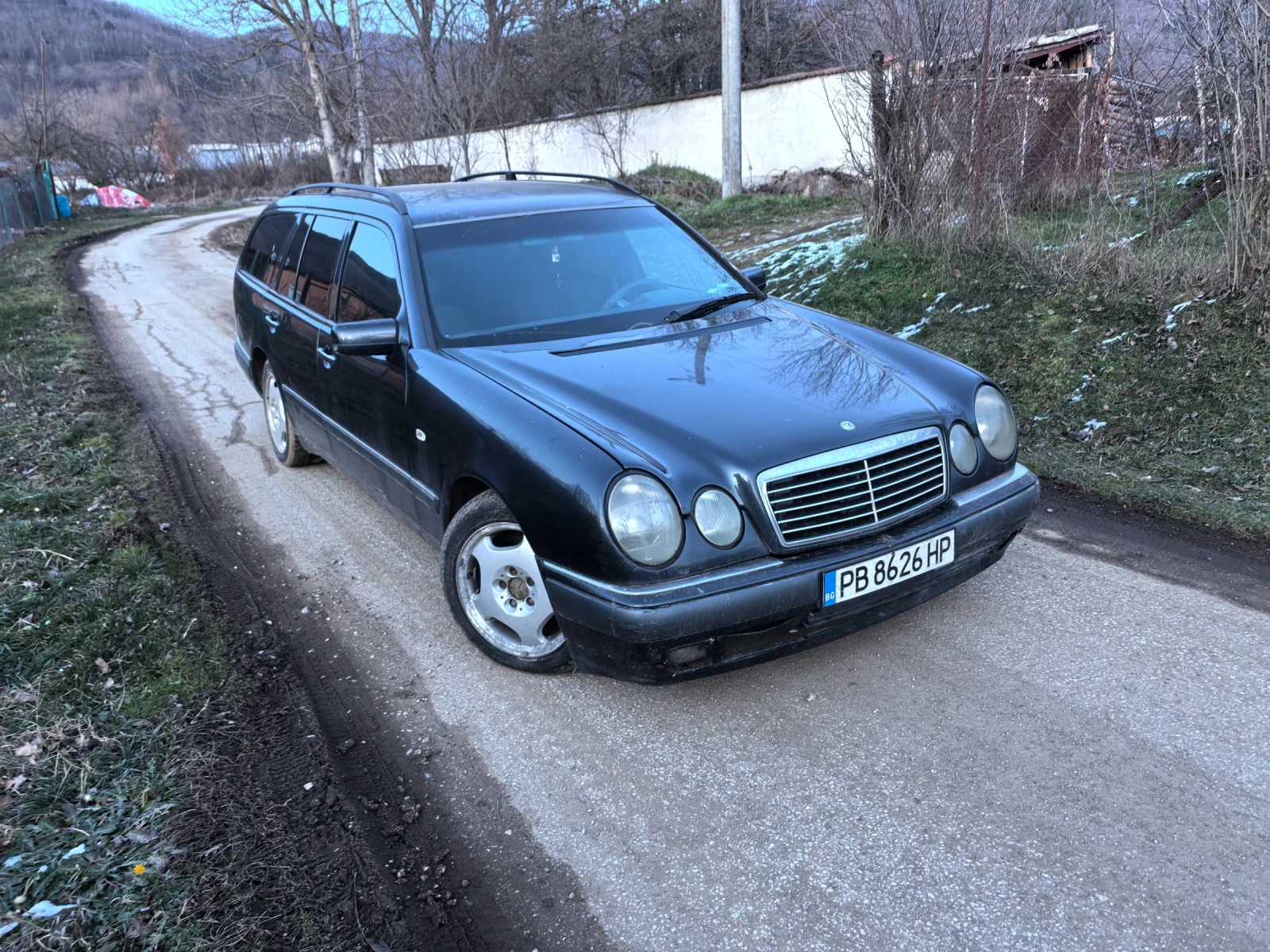 Mercedes-Benz E 200  - изображение 2