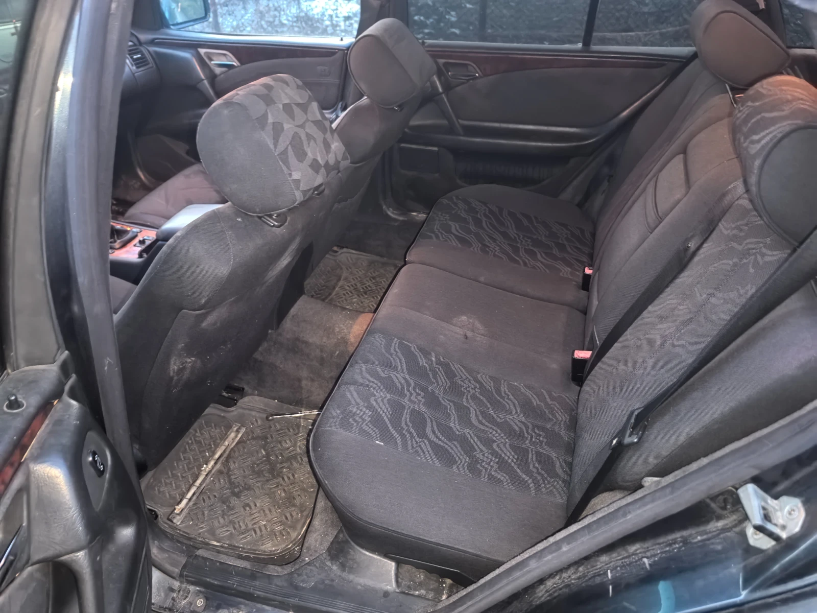 Mercedes-Benz E 200  - изображение 9