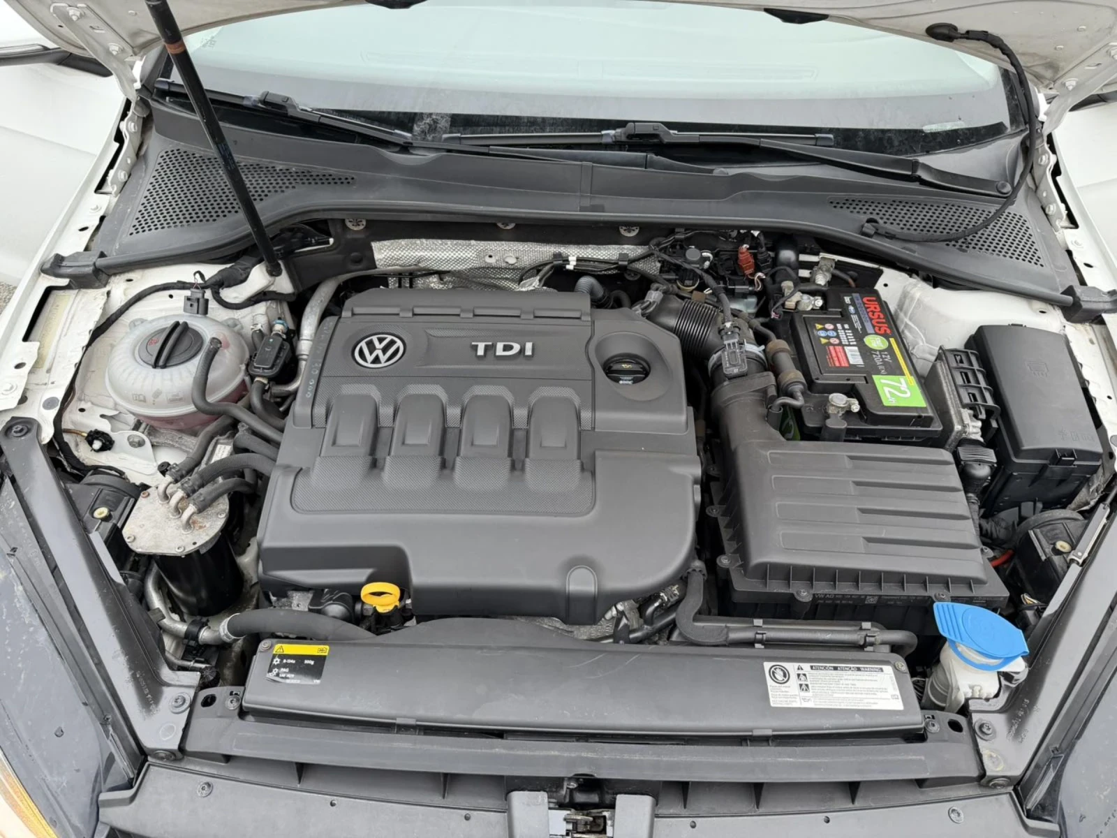 VW Golf 1.6 TDI* DSG* , снимка 16 - Автомобили и джипове - 53775351