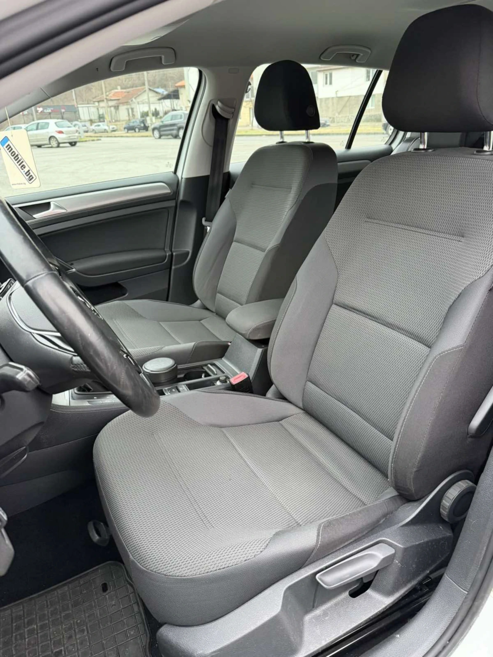 VW Golf 1.6 TDI* DSG* , снимка 11 - Автомобили и джипове - 53775351