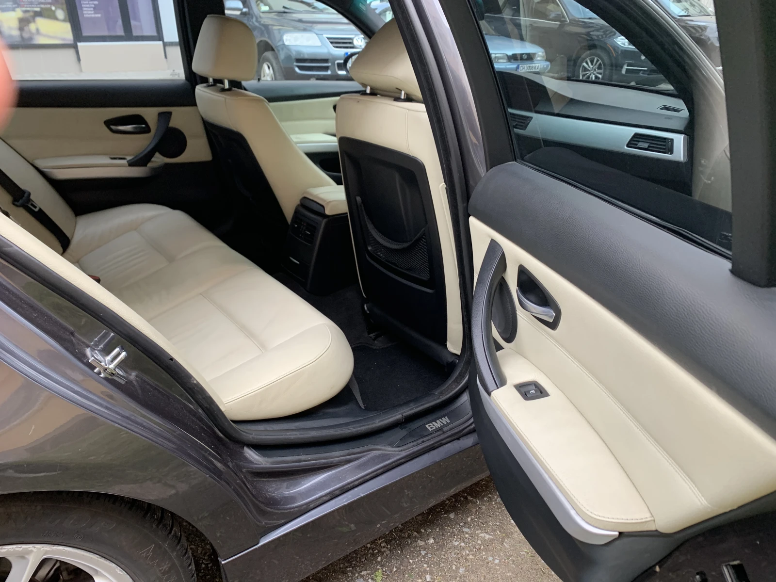 BMW 330, снимка 10 - Автомобили и джипове - 54070369