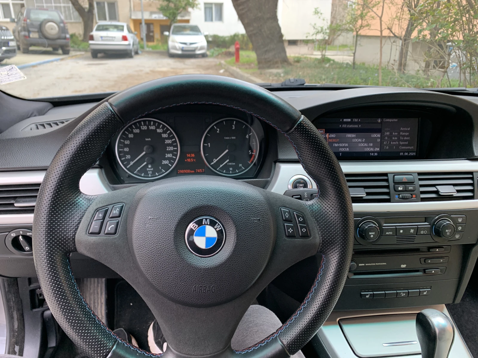 BMW 330, снимка 12 - Автомобили и джипове - 54070369
