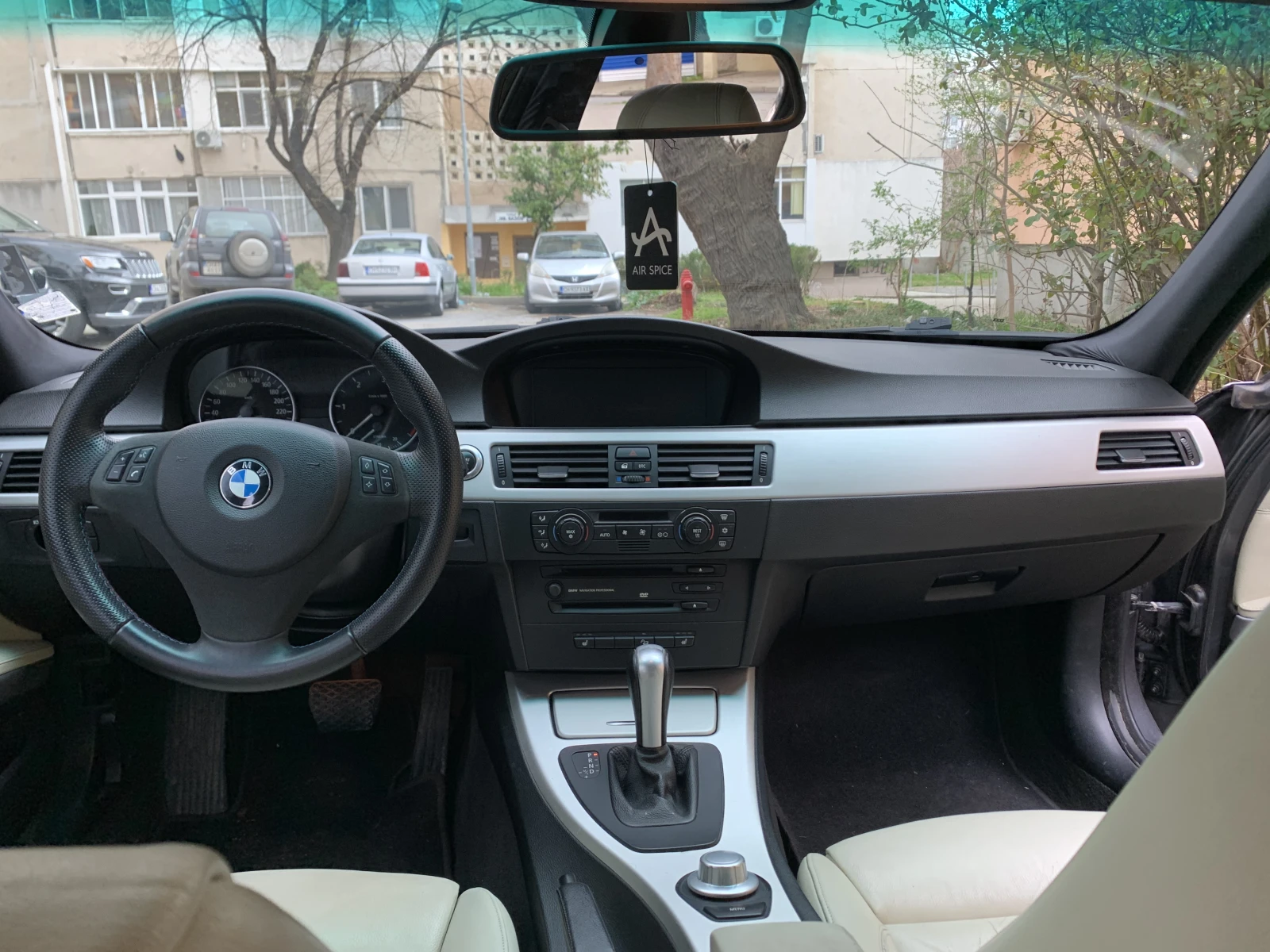 BMW 330, снимка 11 - Автомобили и джипове - 54070369