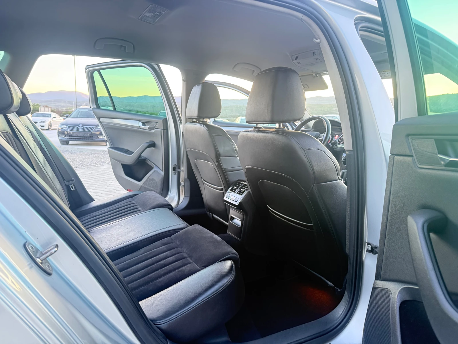 Skoda Octavia 2.0TDI DSG Собствен лизинг !!!, снимка 12 - Автомобили и джипове - 54151964