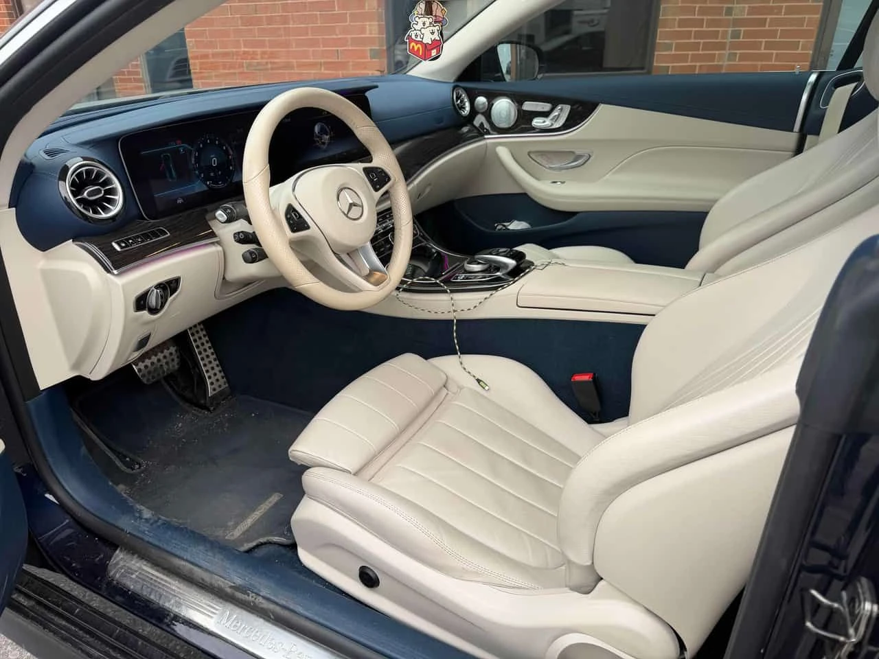 Mercedes-Benz E 400 * 4MATIC Coupe * DISTRONIC* BURMESTER* 360* , снимка 5 - Автомобили и джипове - 54162104