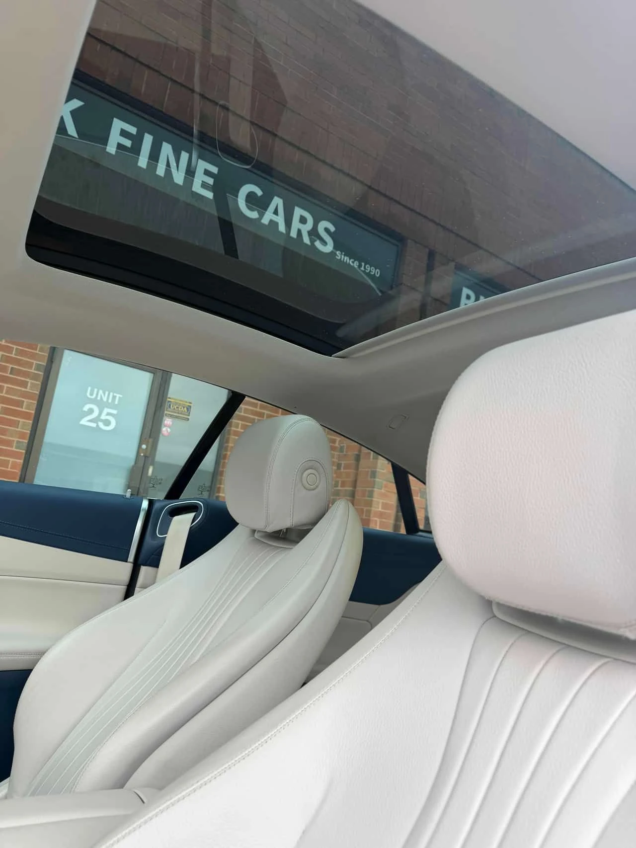 Mercedes-Benz E 400 * 4MATIC Coupe * DISTRONIC* BURMESTER* 360* , снимка 13 - Автомобили и джипове - 54162104