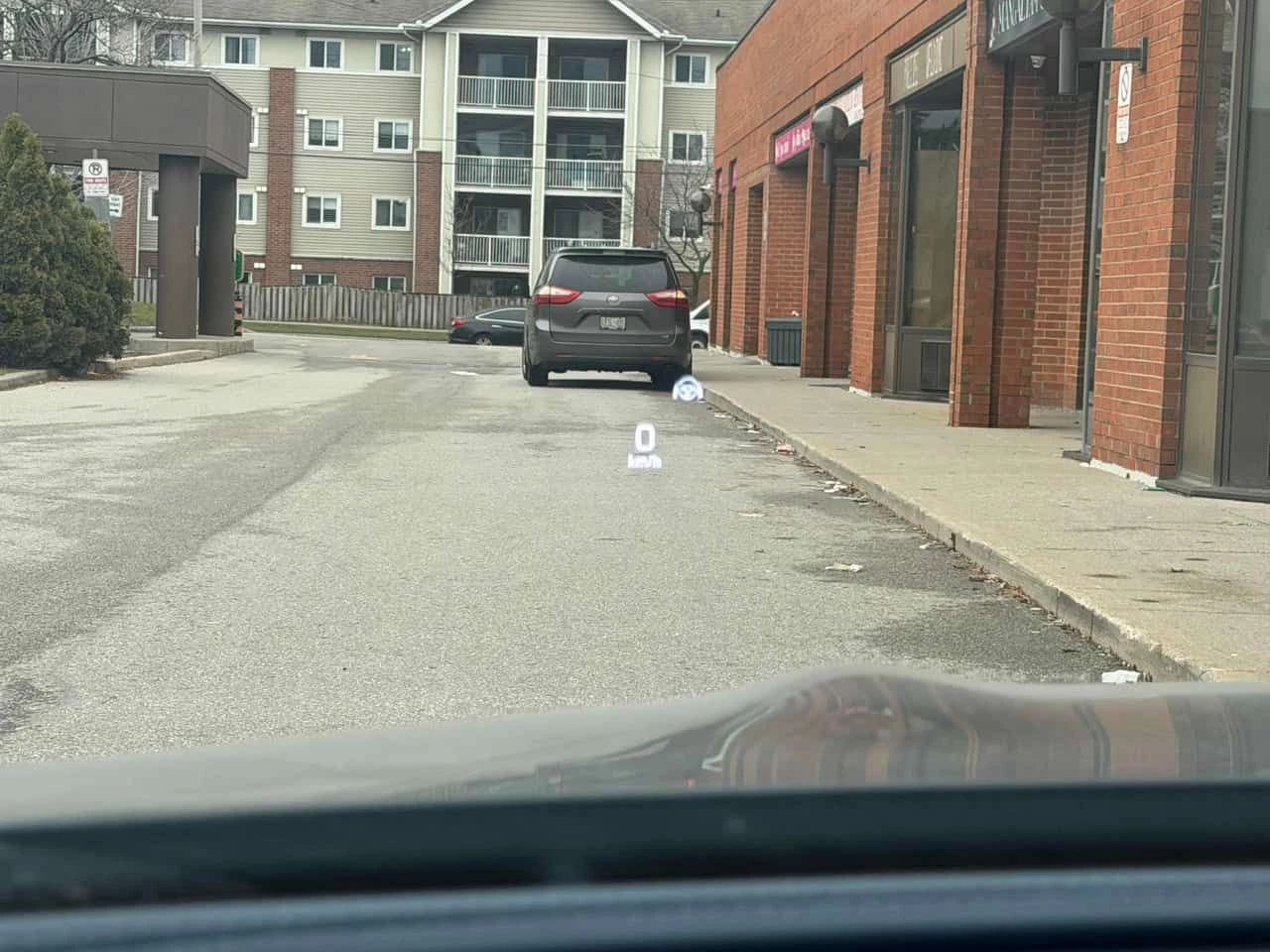 Mercedes-Benz E 400 * 4MATIC Coupe * DISTRONIC* BURMESTER* 360* , снимка 11 - Автомобили и джипове - 54162104