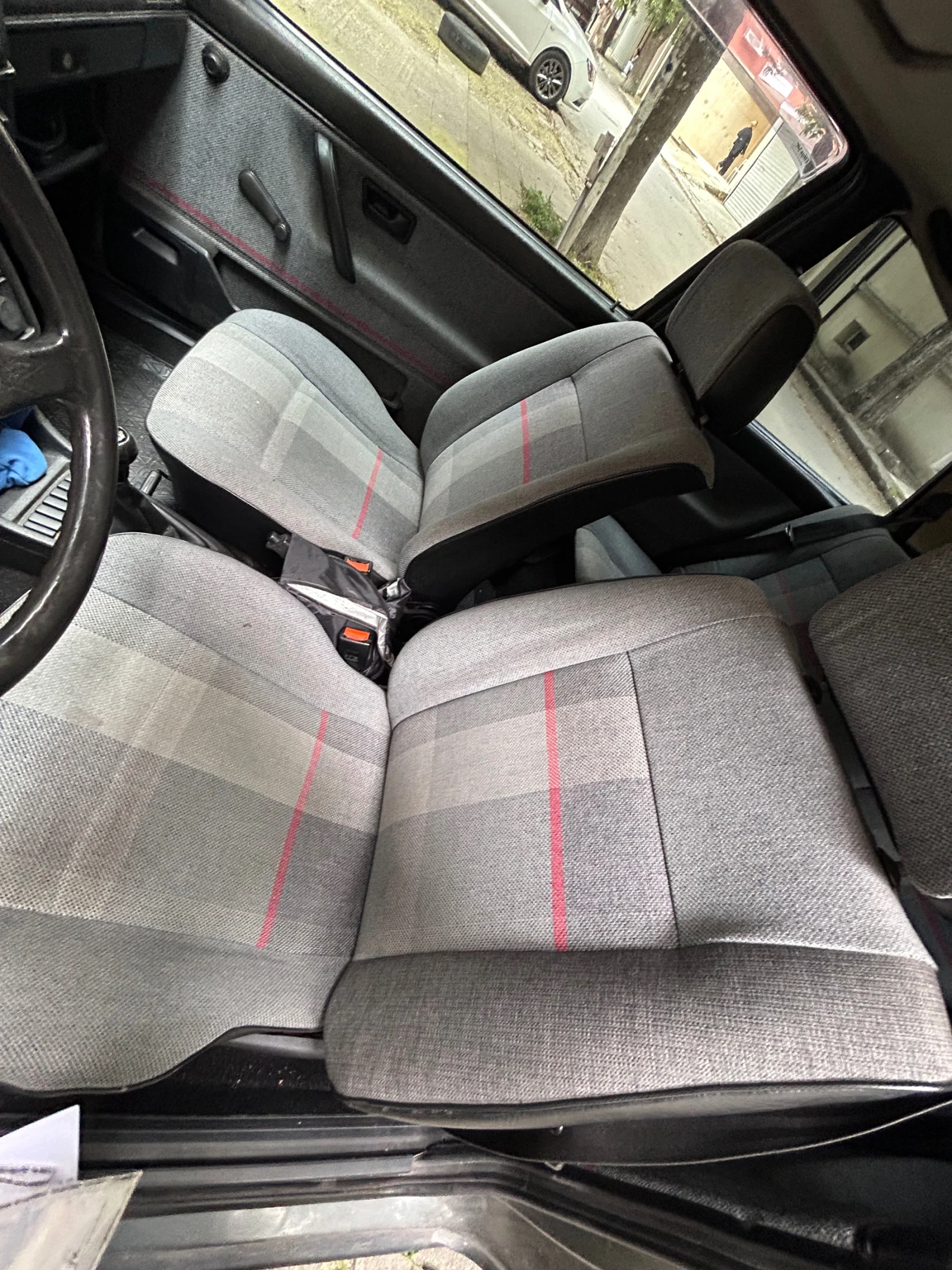 VW Golf 1.8 GT, снимка 12 - Автомобили и джипове - 54881699