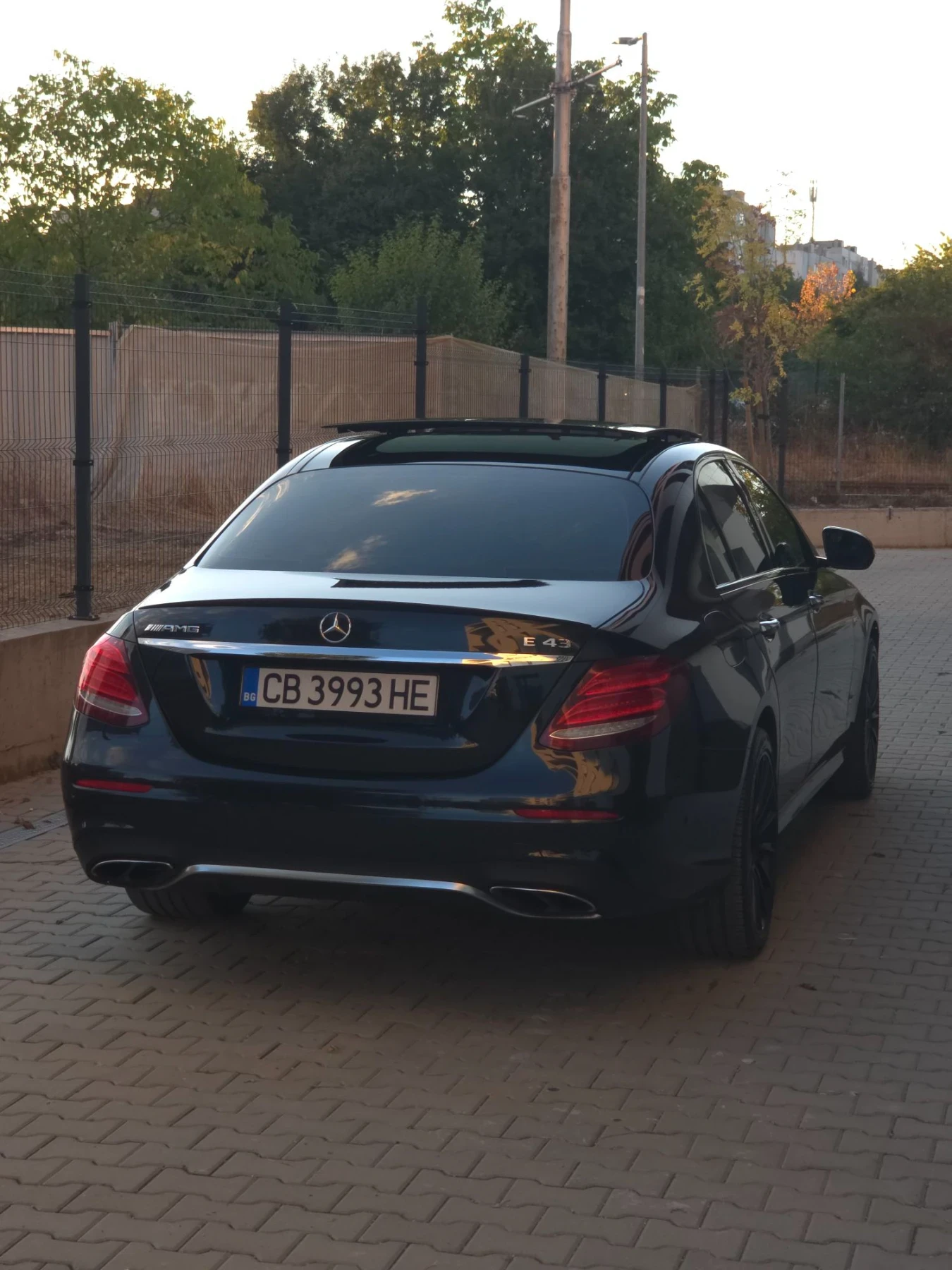 Mercedes-Benz E 43 AMG 4MATIC | Burmester 3D | Massage | FULL, снимка 5 - Автомобили и джипове - 56330122