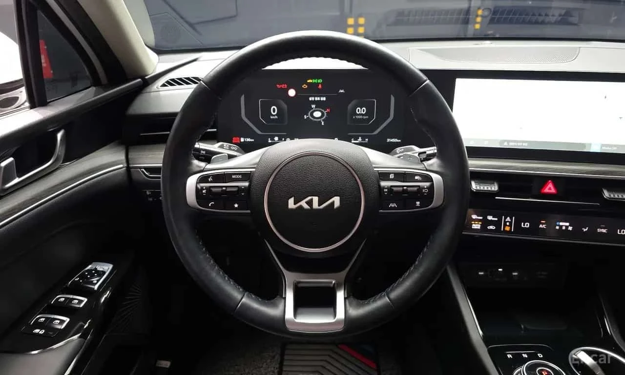 Kia K5 * 2.0 * ОБДУХВАНЕ * KEYLESS * ЦЕНА ДО БГ  * , снимка 13 - Автомобили и джипове - 56596275