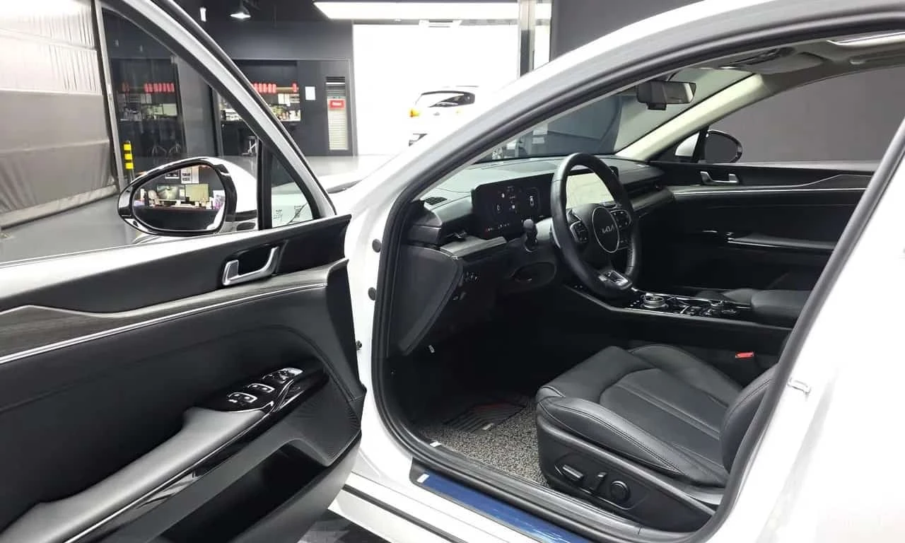 Kia K5 * 2.0 * ОБДУХВАНЕ * KEYLESS * ЦЕНА ДО БГ  * , снимка 10 - Автомобили и джипове - 56596275