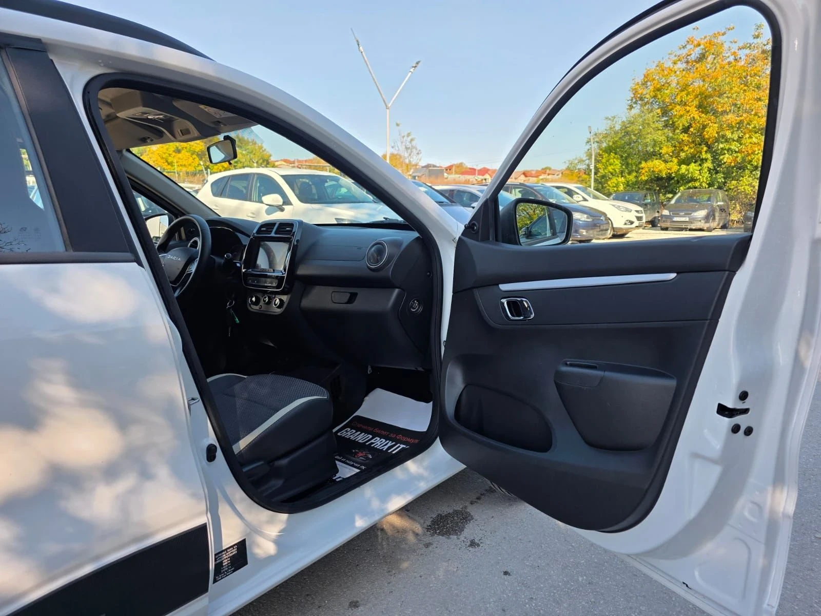Dacia Spring Expression 45 Гаранция Лизинг Франция, снимка 5 - Автомобили и джипове - 56625401