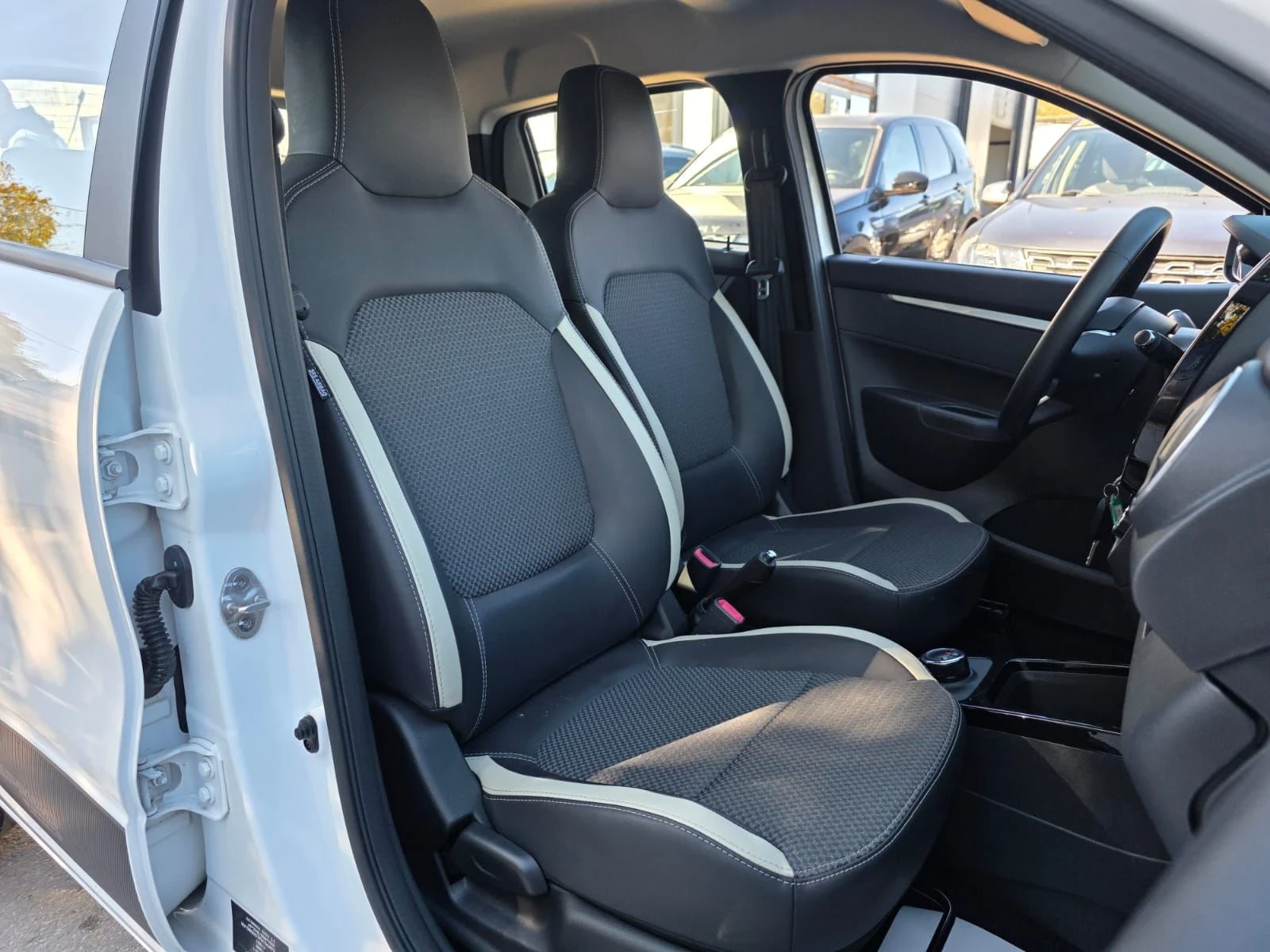 Dacia Spring Expression 45 Гаранция Лизинг Франция, снимка 15 - Автомобили и джипове - 56625401