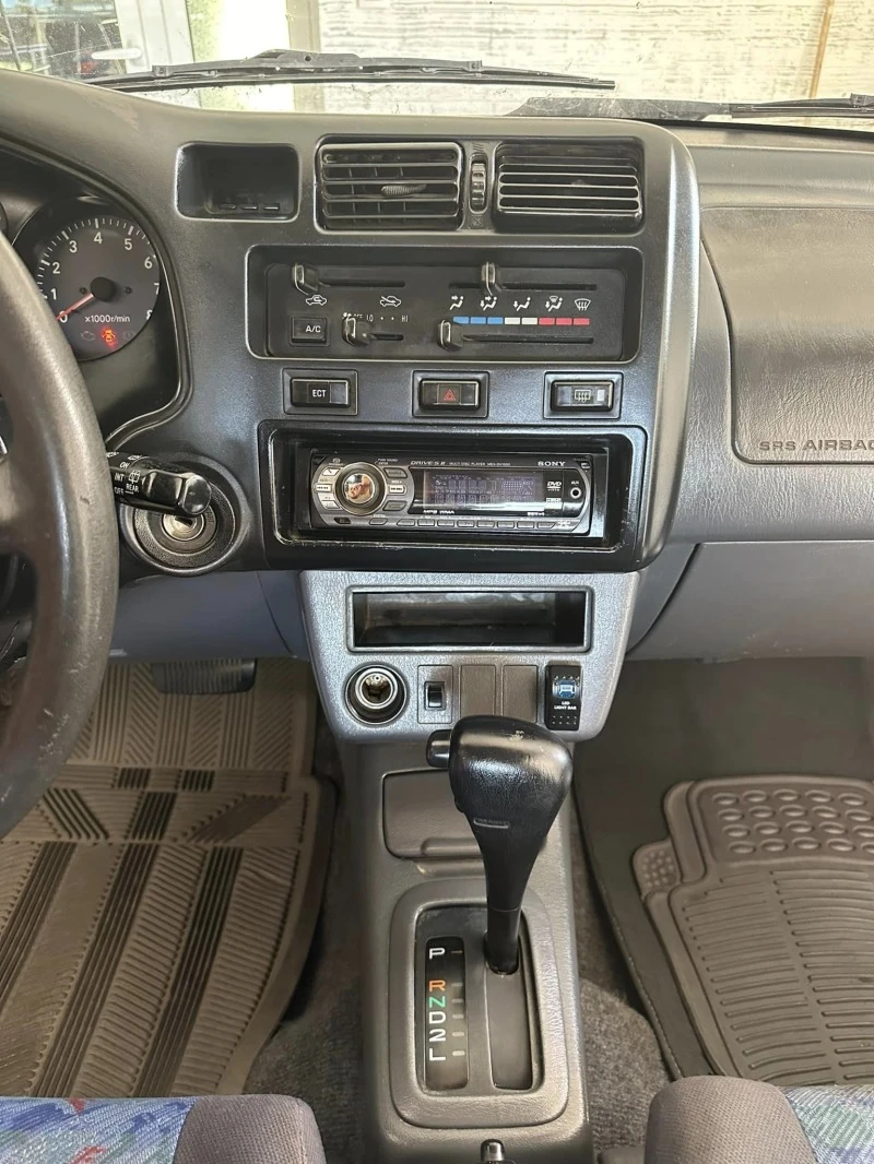 Toyota Rav4 газ клима, снимка 4 - Автомобили и джипове - 46512197