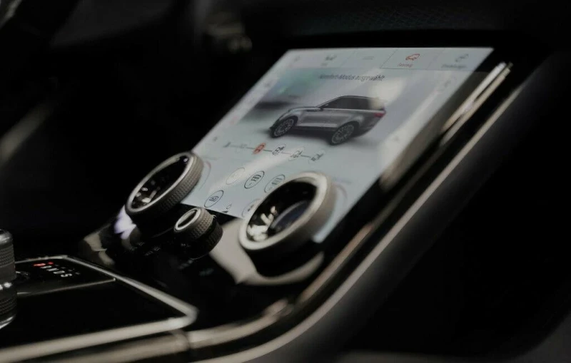 Land Rover Range Rover Velar 3.0D 300кс 2019г. HSE 4x4, снимка 11 - Автомобили и джипове - 51552780