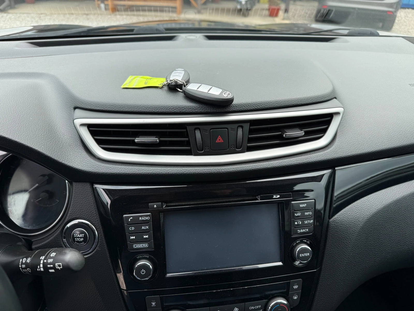 Nissan Qashqai 1, 6 DCI 4X4 !! КОЖА !! ПАНОРАМА !! , снимка 13 - Автомобили и джипове - 54374085