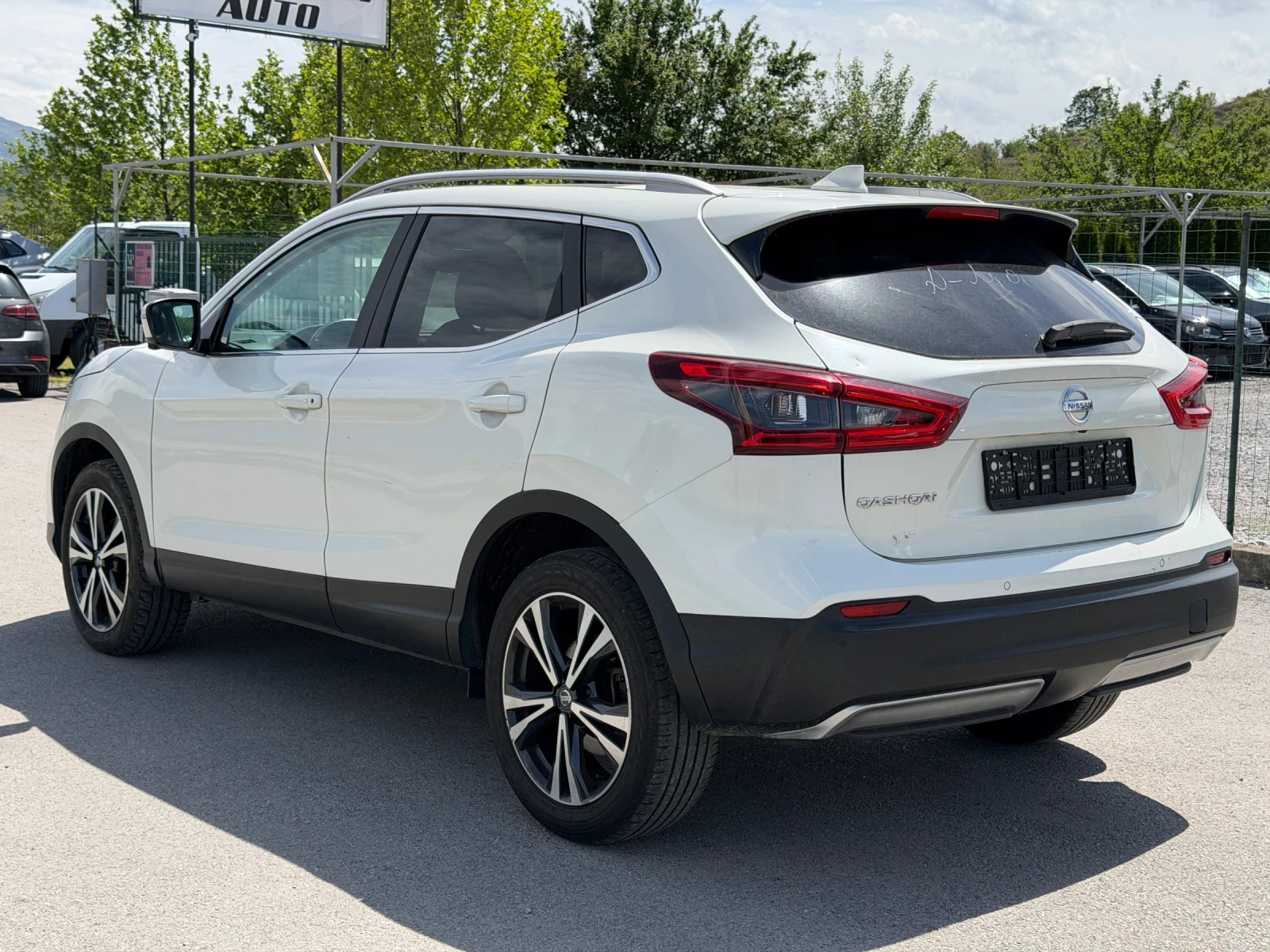 Nissan Qashqai 1.5 Turbodiesel Acenta, снимка 4 - Автомобили и джипове - 54574063