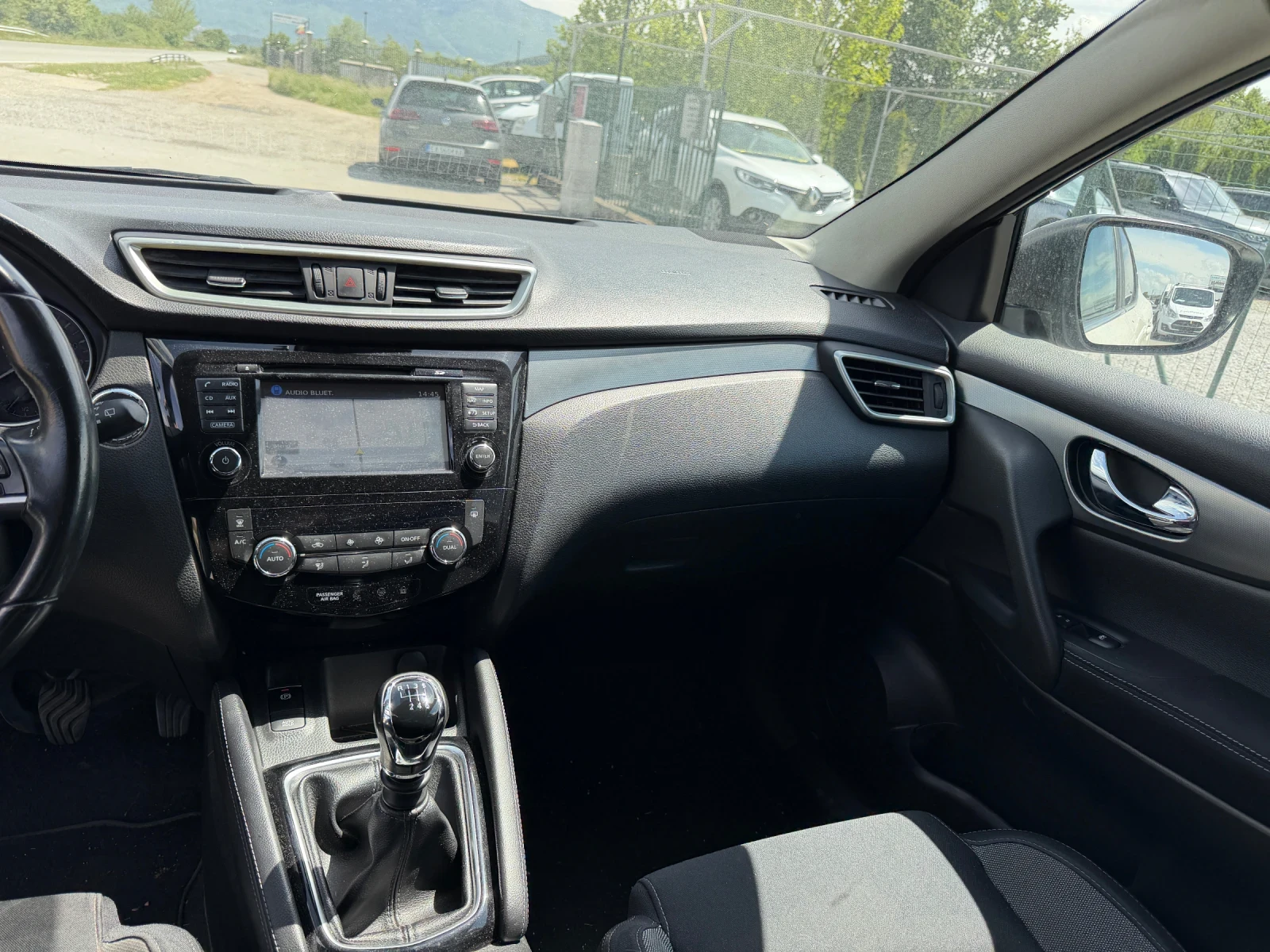 Nissan Qashqai 1.5 Turbodiesel Acenta, снимка 13 - Автомобили и джипове - 54574063