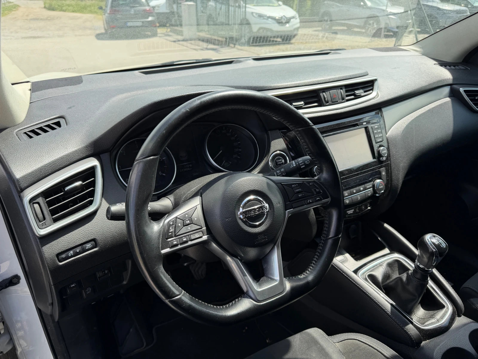 Nissan Qashqai 1.5 Turbodiesel Acenta, снимка 12 - Автомобили и джипове - 54574063