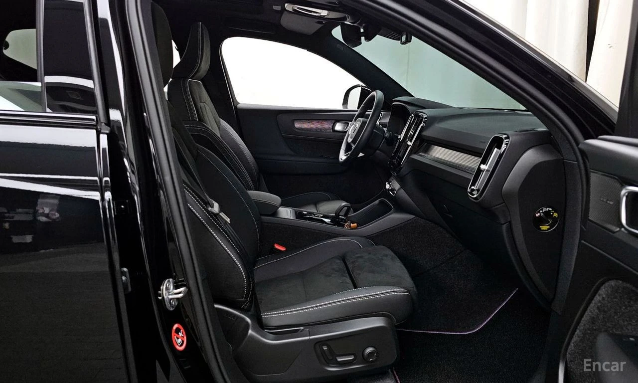 Volvo XC40 B4* BLACK EDITION* ПОДГРЕВ* НАВИГАЦИЯ, снимка 13 - Автомобили и джипове - 54856667