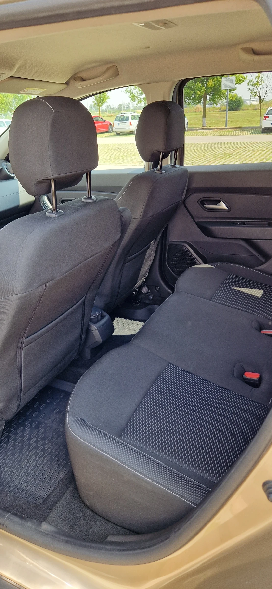 Dacia Duster 1.5 dci 116 кс 4х4, снимка 9 - Автомобили и джипове - 55322097