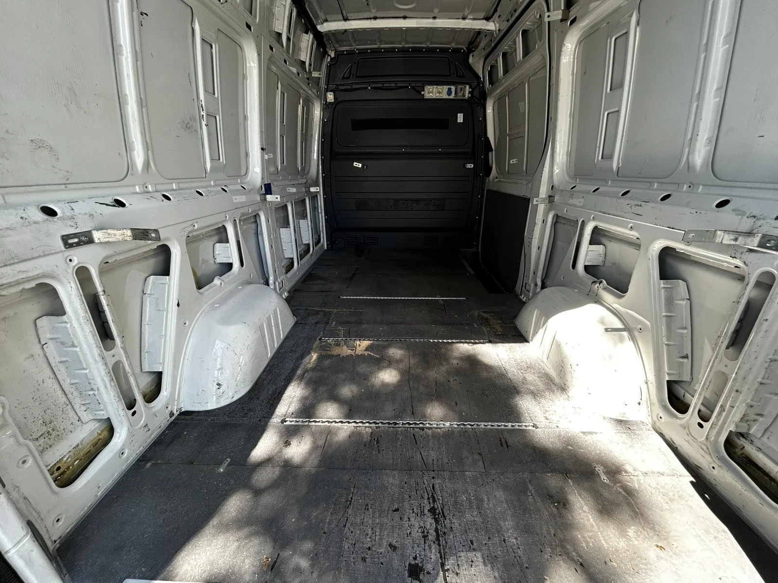 VW Crafter 2.0TDI 140K, снимка 13 - Бусове и автобуси - 55710180