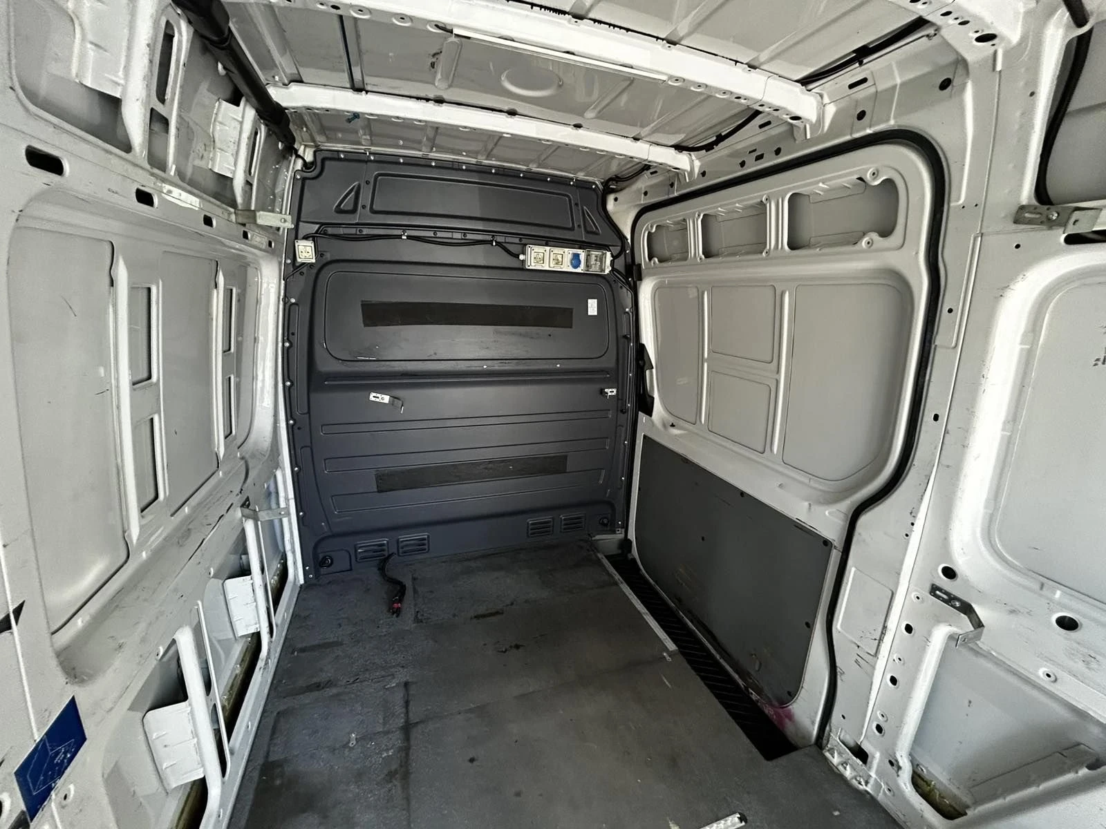 VW Crafter 2.0TDI 140K, снимка 14 - Бусове и автобуси - 55710180