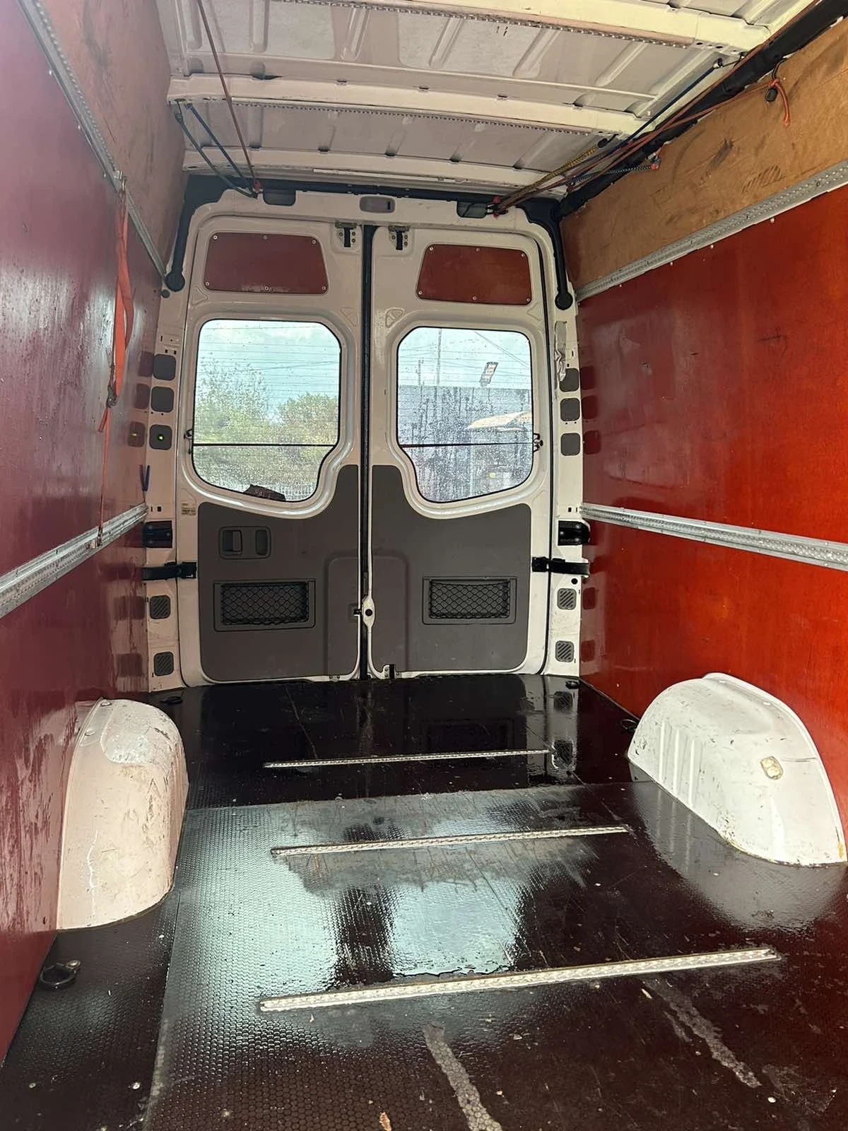VW Crafter 2.0TDI, снимка 11 - Бусове и автобуси - 55847657