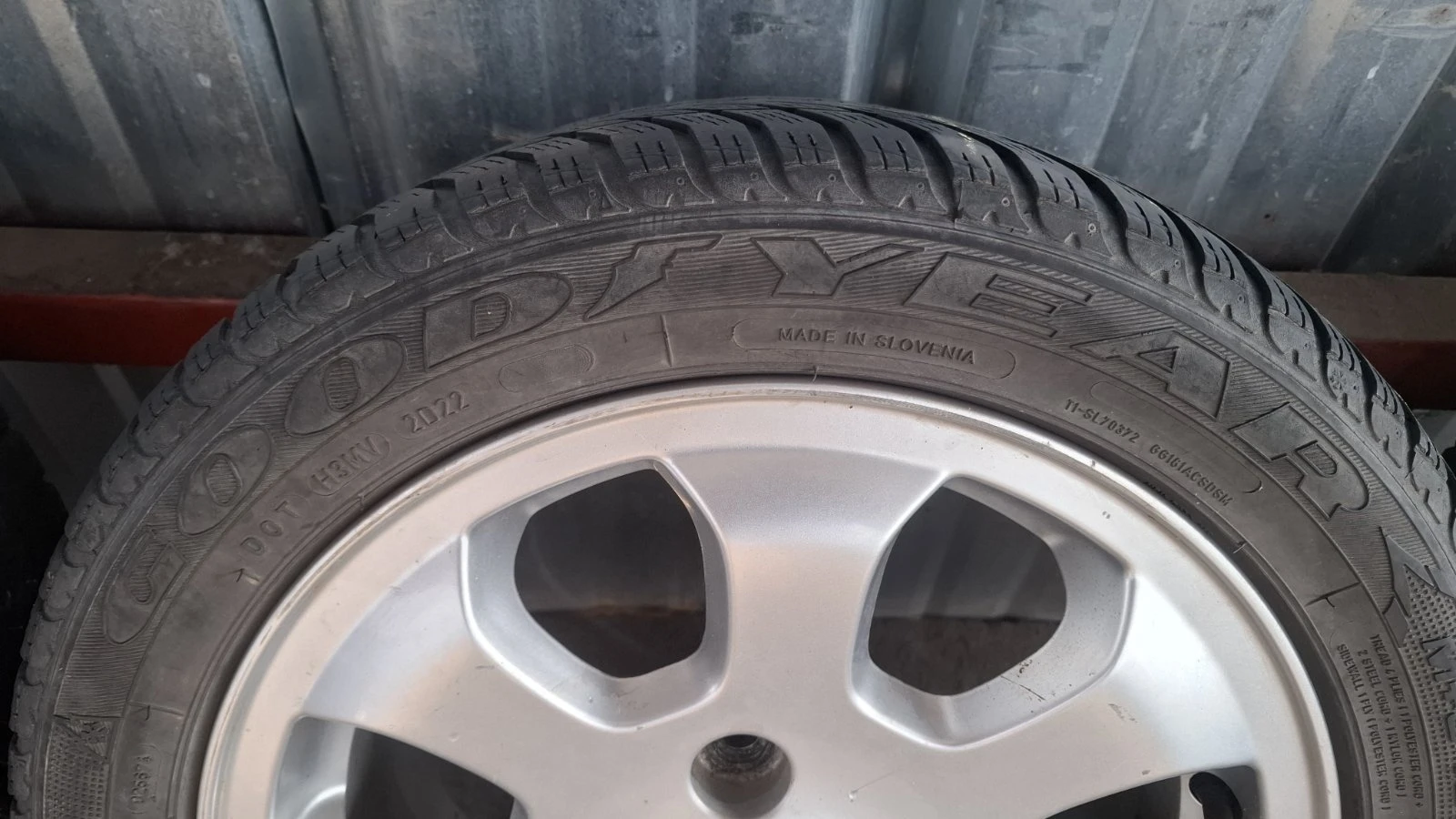 Гуми с джанти Goodyear 195/50R15, снимка 2 - Гуми и джанти - 54097880