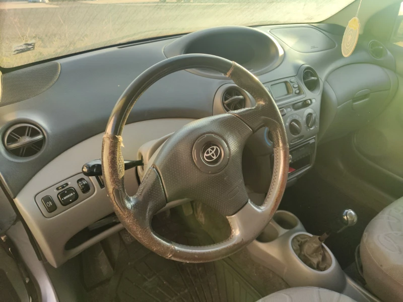 Toyota Yaris 1.3 VVTI, снимка 6 - Автомобили и джипове - 48653481