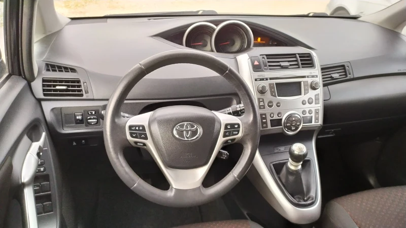 Toyota Verso D4D 126 к.с., снимка 6 - Автомобили и джипове - 48694892