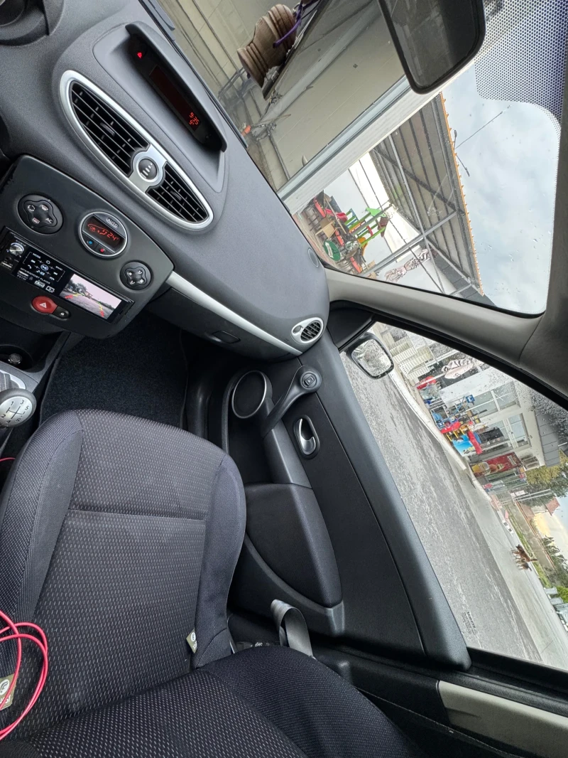 Renault Clio 1.6i, снимка 9 - Автомобили и джипове - 52528723
