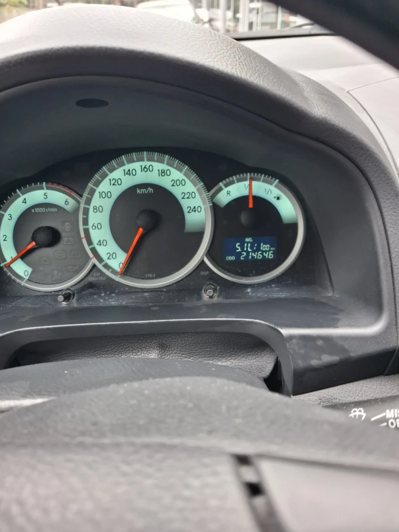 Toyota Corolla verso Фейслифт , снимка 6 - Автомобили и джипове - 52578594