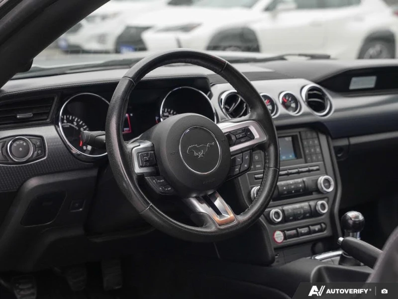 Ford Mustang GT Coupe RWD * CARFAX * АвтоКредит* (ЦЕНА ДО БГ), снимка 8 - Автомобили и джипове - 53272431