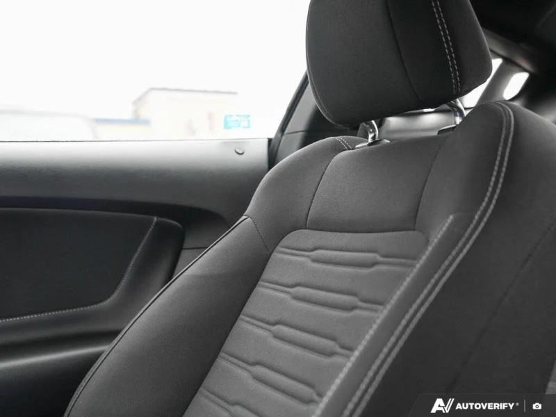 Ford Mustang GT Coupe RWD * CARFAX * АвтоКредит* (ЦЕНА ДО БГ), снимка 14 - Автомобили и джипове - 53272431