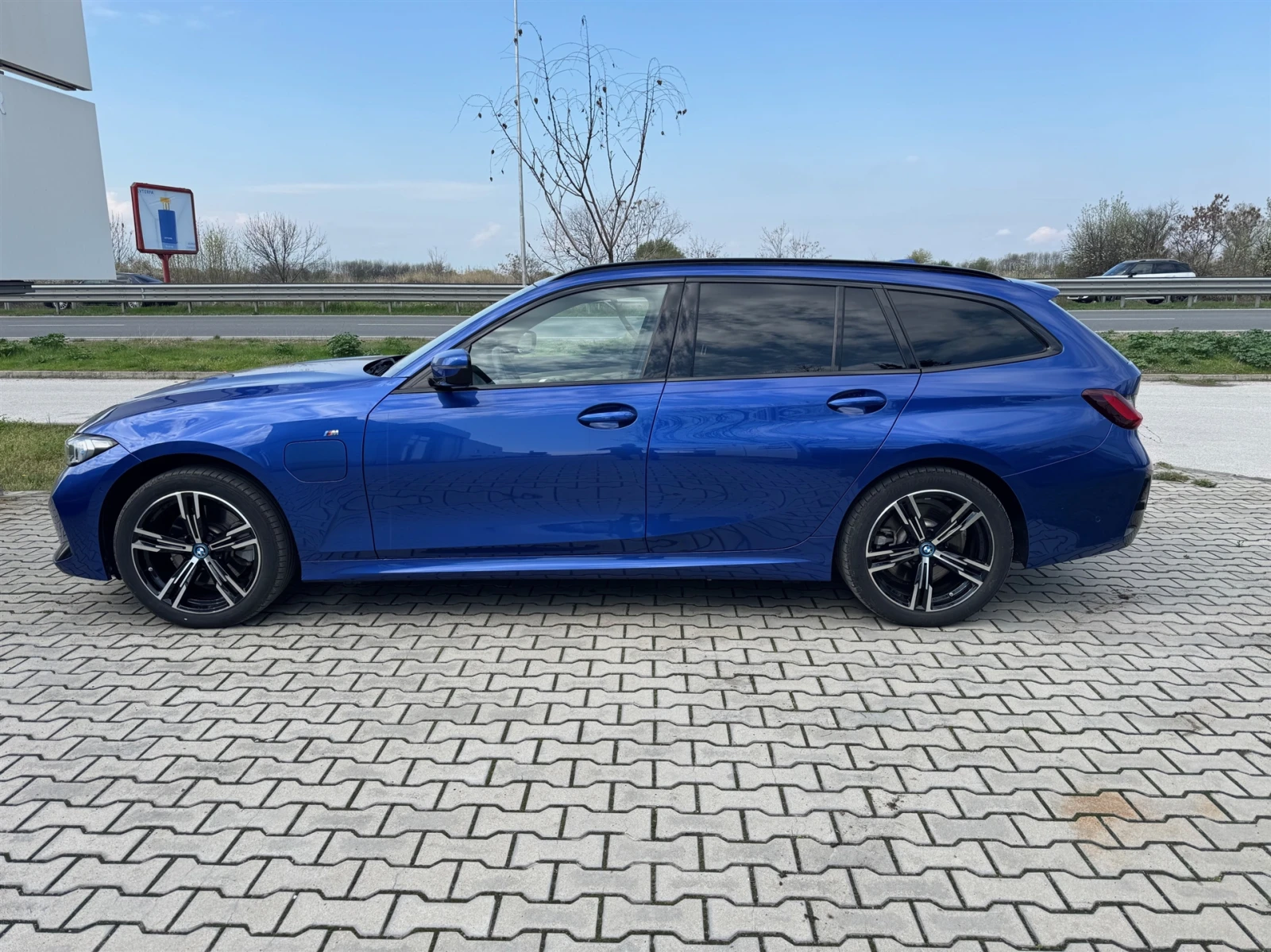BMW 330 xDrive Туринг - изображение 3