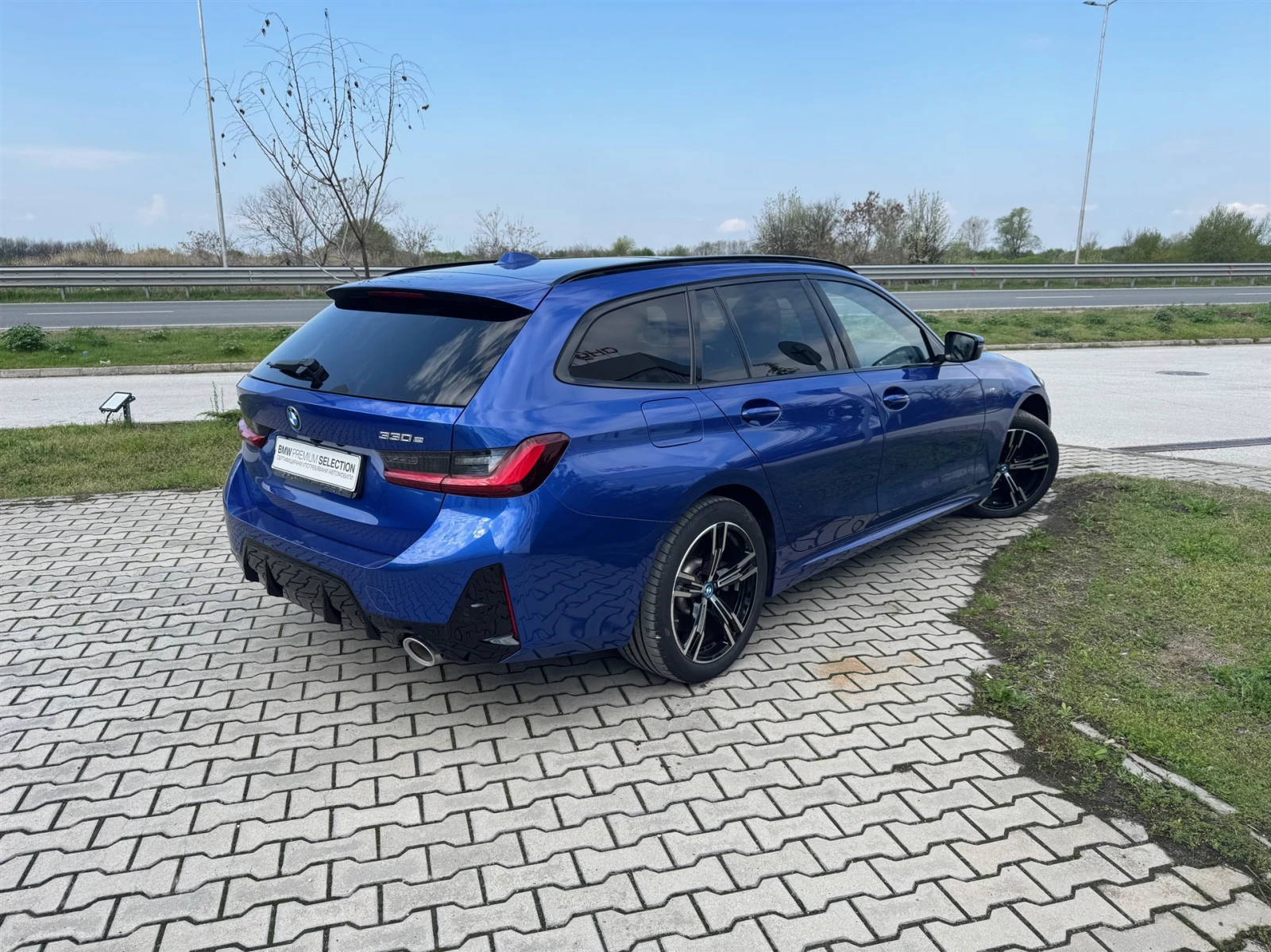 BMW 330 xDrive Туринг - изображение 2