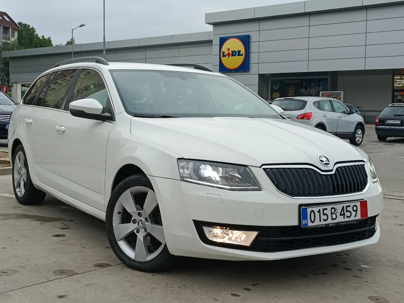 Skoda Octavia 2.0/150/DSG/КОЖА/НАВИ/ПЕЧКА/КЕЙЛЕС/ЛЕД - изображение 2