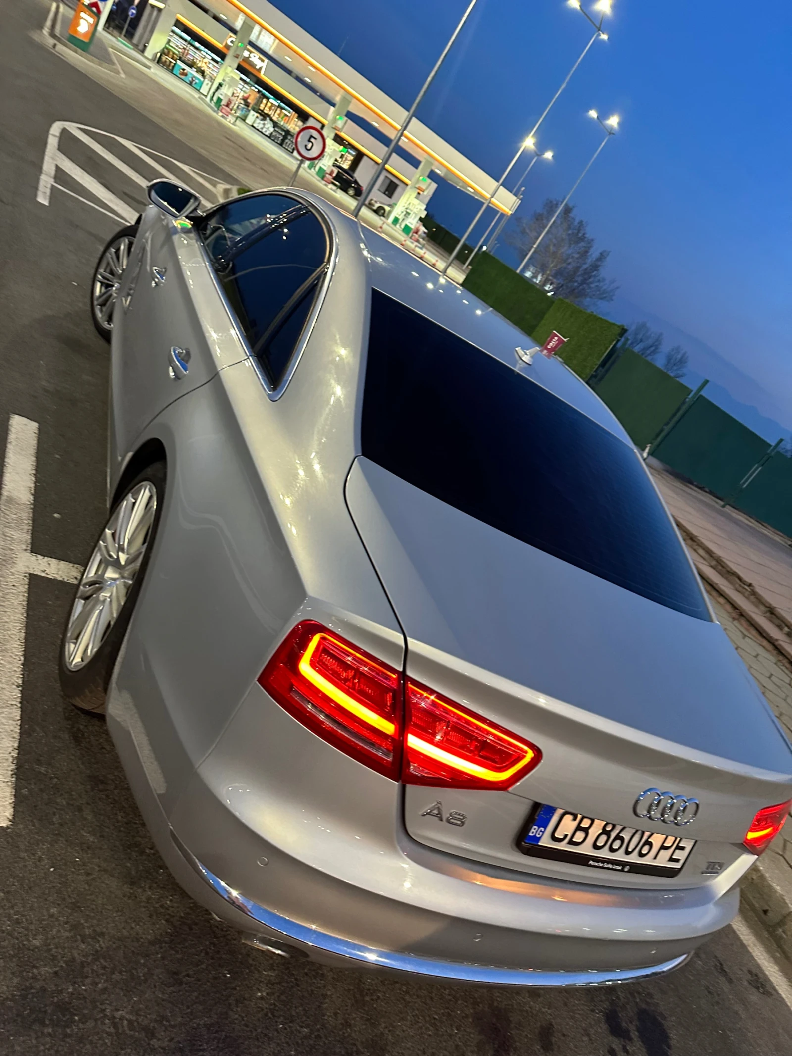 Audi A8 * DISTR * NIGHT * MASSAGE * SOLAR * ОБДУХВАНЕ * ДВ - изображение 10