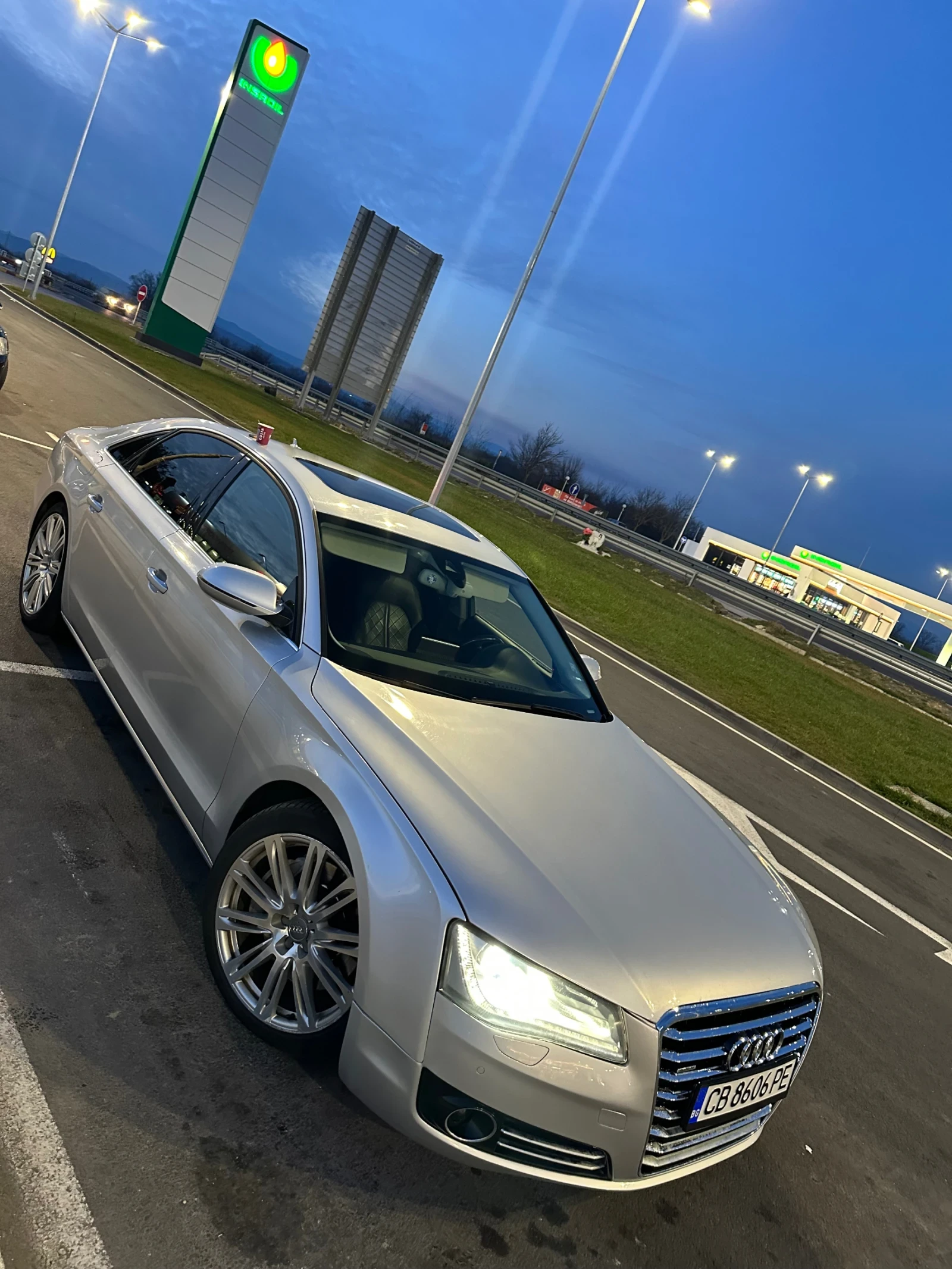 Audi A8 * DISTR * NIGHT * MASSAGE * SOLAR * ОБДУХВАНЕ * ДВ - изображение 9